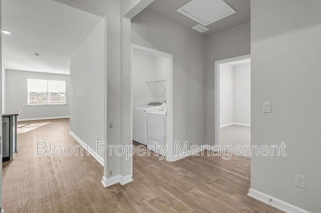 Building Photo - 507 Sybilwood Ln