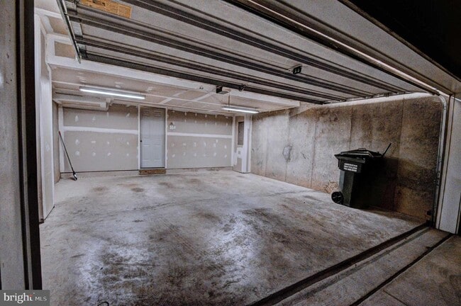 Building Photo - 3627 Madison Ln