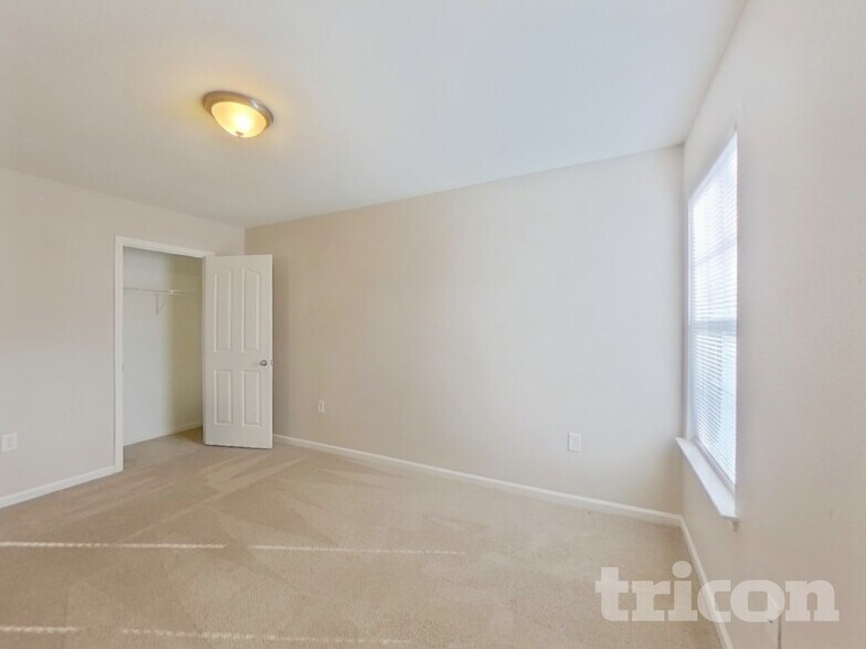 Building Photo - 2216 Gooseberry Rd