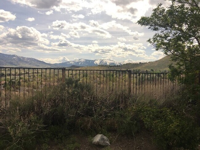 Building Photo - NW Reno 4 Bedroom Home - Mountain Views