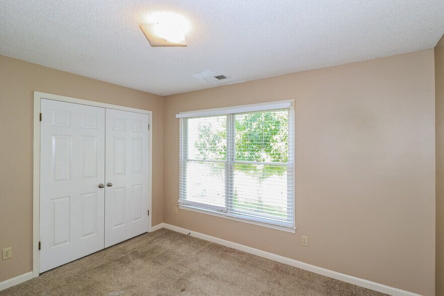 Building Photo - 2279 Hickory Path Dr