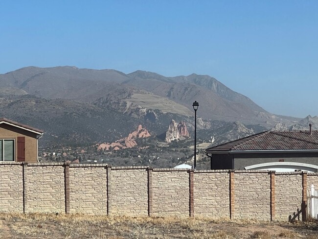 Building Photo - 3 Bedroom Westside Home