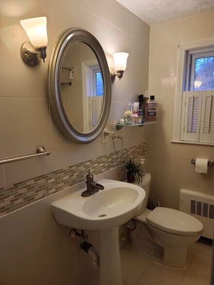 Bathroom 1 - 55 Newport Ave