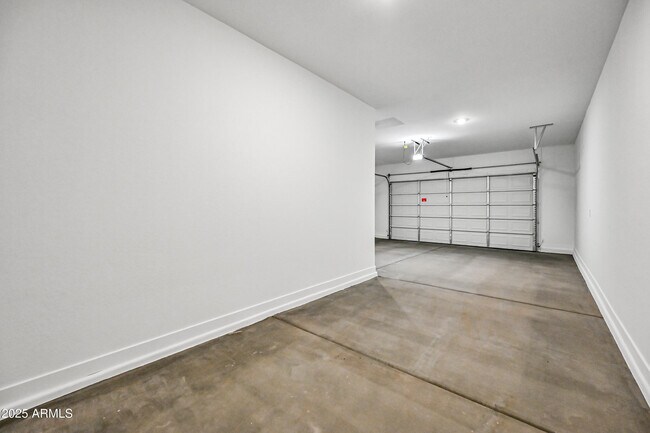 Building Photo - 14913 W Cottontail Ln