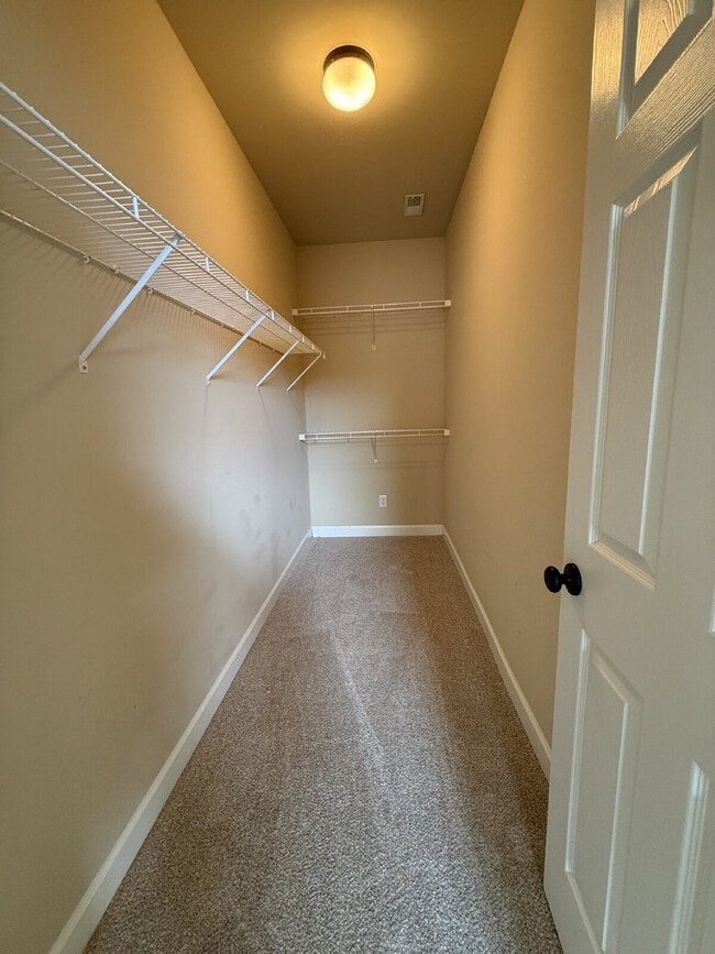 Building Photo - 1012 Scarlet Woods
