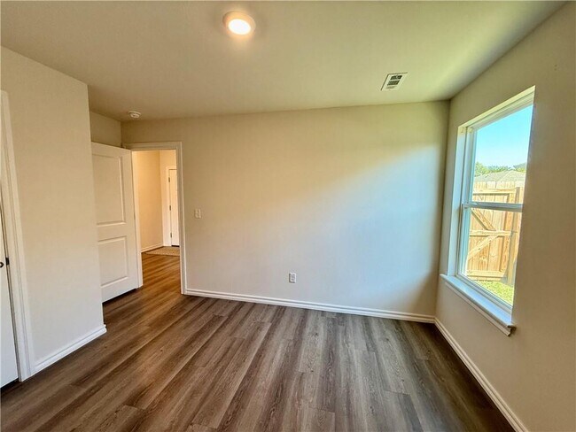 Building Photo - 1317 Chavis St