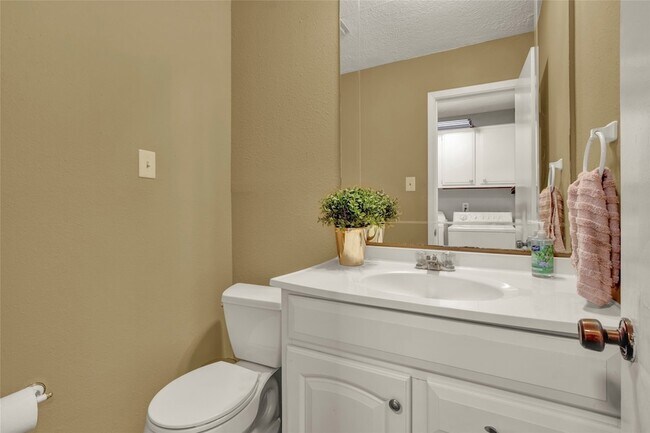 Building Photo - 6208 Brookdale Dr