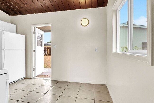 Building Photo - Clairemont Mesa Blvd 4414-4416 Duplex