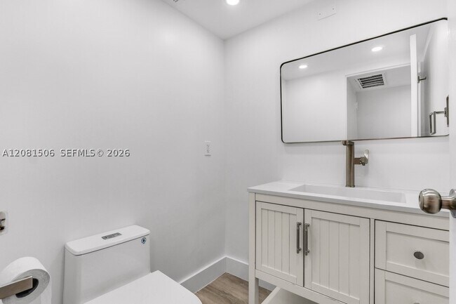 Building Photo - 3430 Galt Ocean Dr