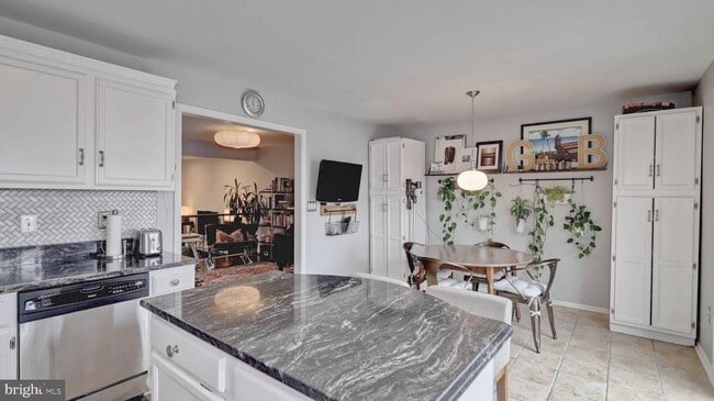 Building Photo - 44072 Florence Terrace