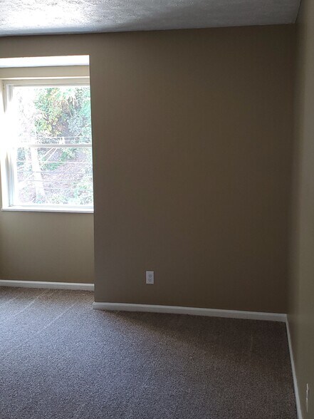 Front Bedroom - 2903 California Ave