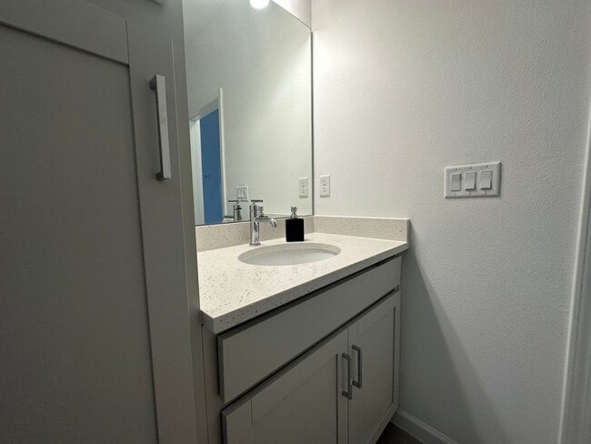 Building Photo - For rent - Hamlin - Horizon West 1/1 Power...