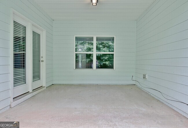 Building Photo - 270 S Ridge