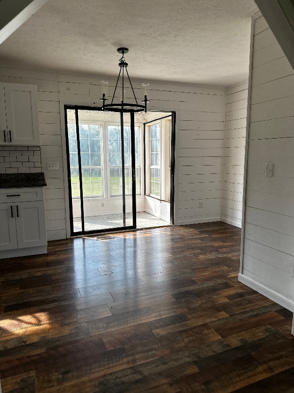 Building Photo - 467 Russell Ridge Rd