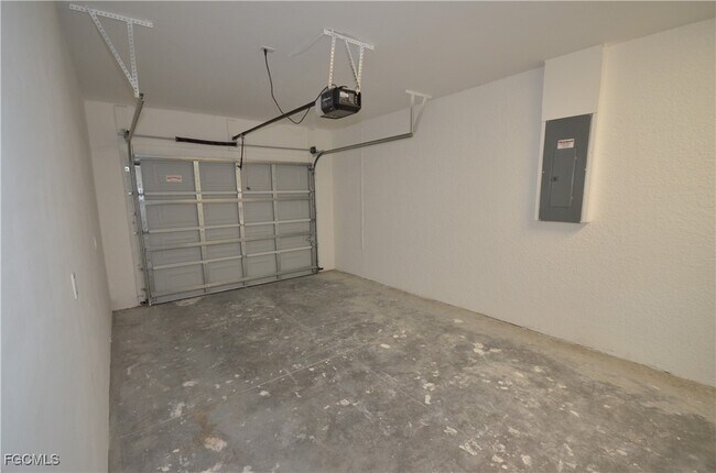 Building Photo - 3305 Bassie Ct