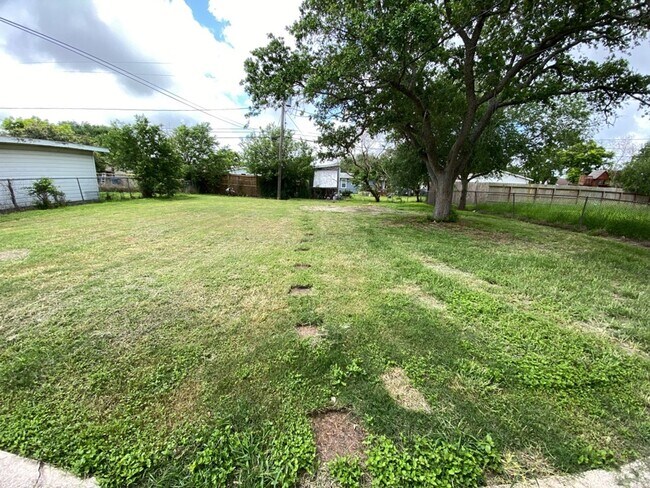 Building Photo - 5917 Kimbrough Dr