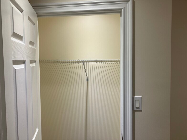 Building Photo - 507 Pine St