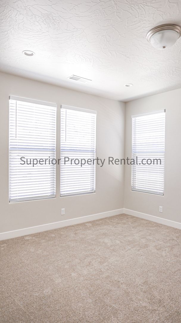 Building Photo - Newer 3 Bed, 2 Bath home in Brio
