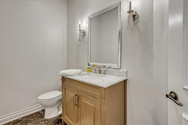 Building Photo - 6313 Glenbrook Ct