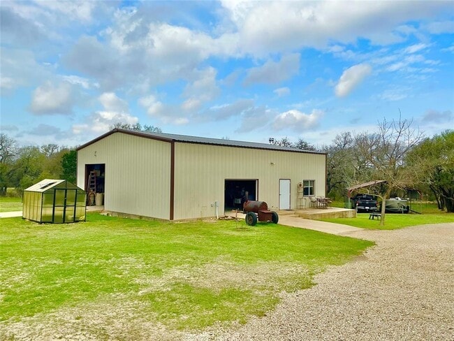 Building Photo - 2501 Co Rd 228