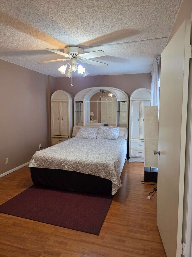 Building Photo - Condo For Rent in Tarpon Point