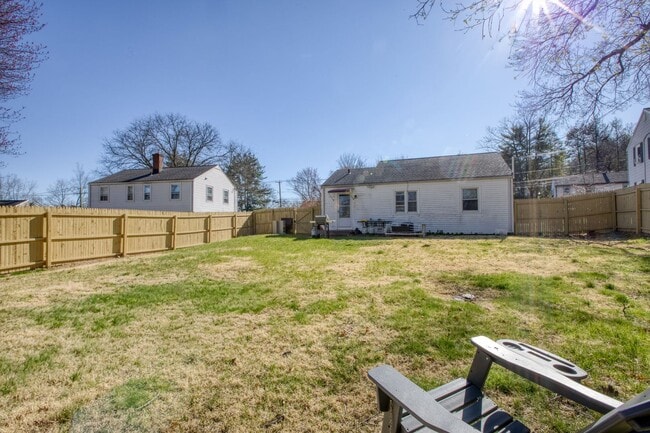 Building Photo - 3 Bedroom Single Family Rental - Fenced in yard
