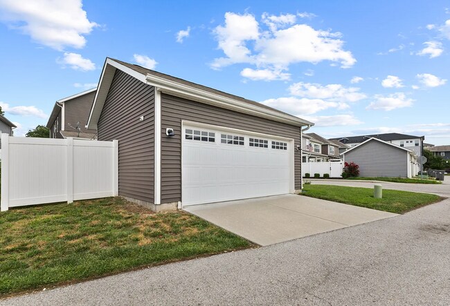 Building Photo - 163 Steeples Blvd