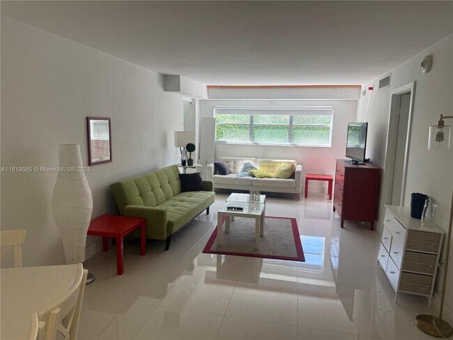 Building Photo - 1881 Washington Ave