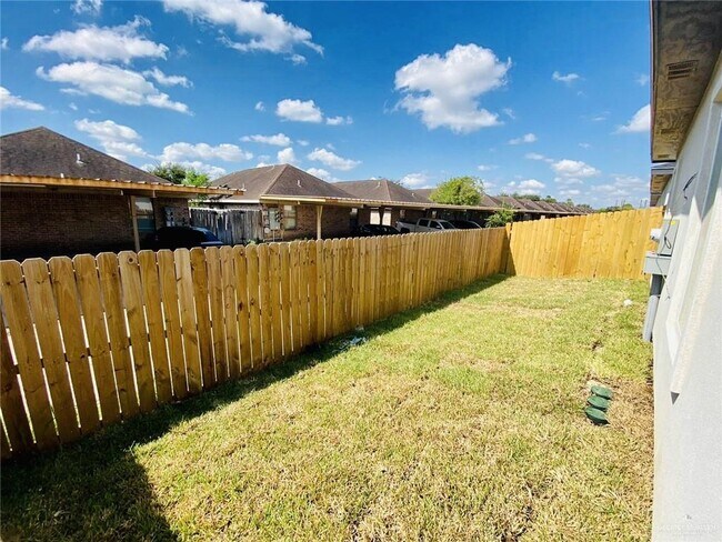 Building Photo - 16 Sugar Gdn Dr