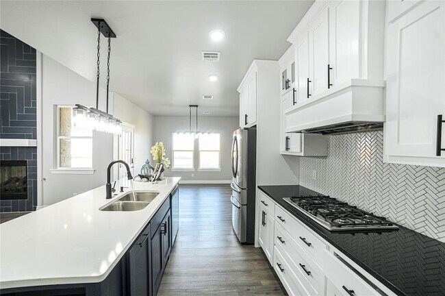 Building Photo - 4715 White Tail Ct
