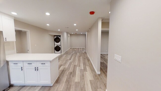 Building Photo - 6BD/2BA on Ewing! (Lease out, pending sign...