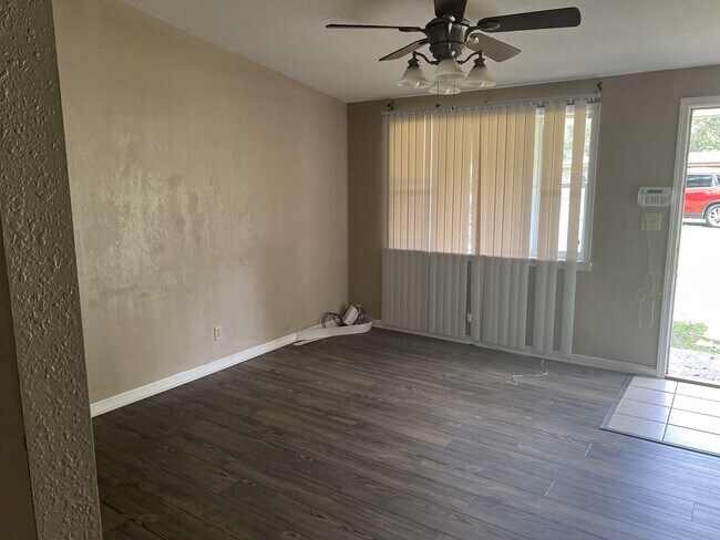Building Photo - 2709 Edgewood Dr