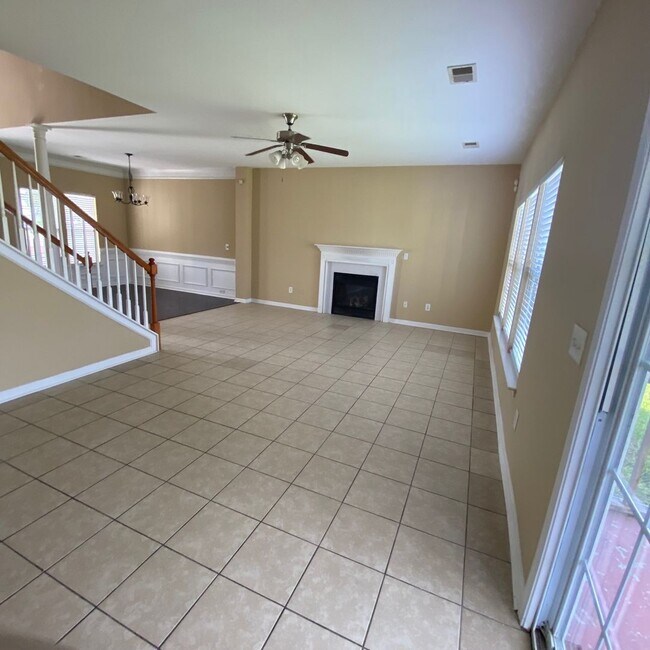 Building Photo - Plum Creek 4Br 2.5Ba