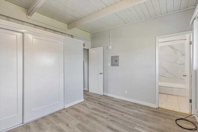 Building Photo - 2nd Floor 1Bed/1Ba Unit in El Cerrito - Remodeled and Comes with 1 Car Parking Space