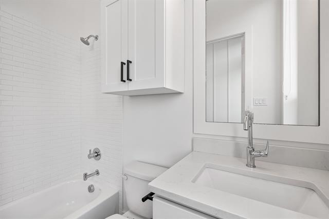 Building Photo - 2317 Moser Ave