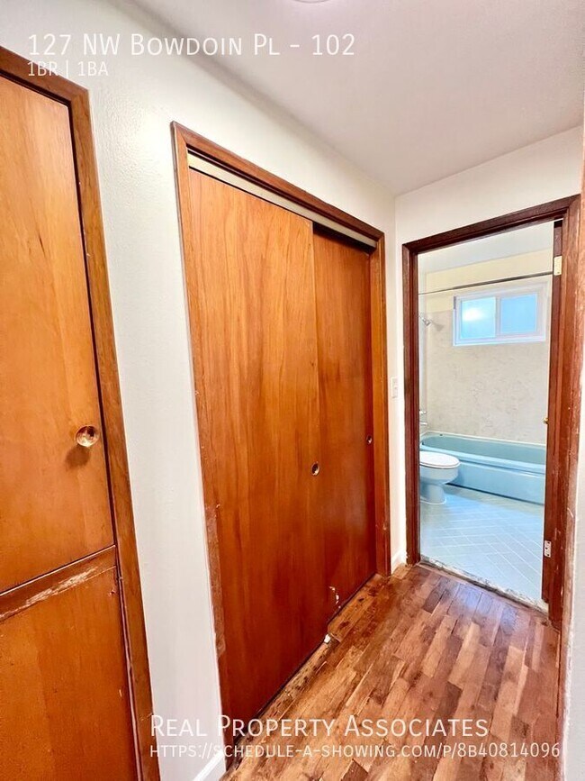 Building Photo - 127 NW Bowdoin Pl