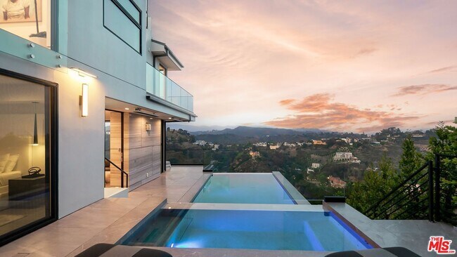 Building Photo - 1324 Stradella Rd