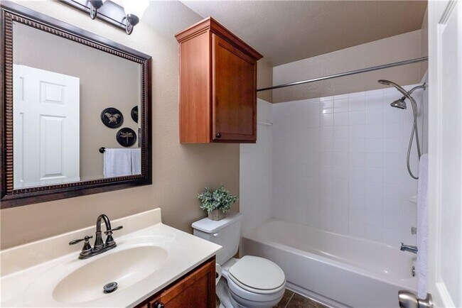 Building Photo - 107 Creston St