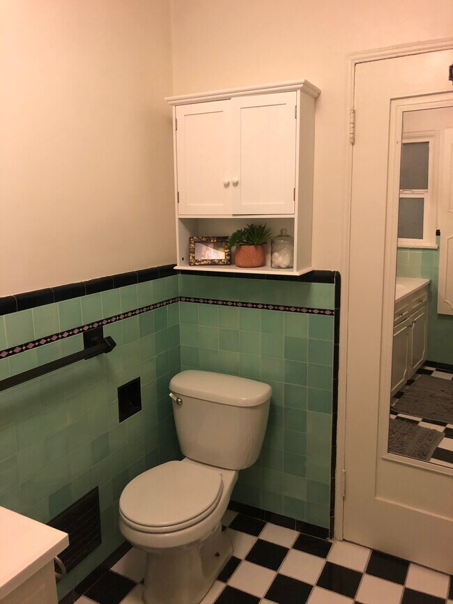 Building Photo - 1603 Stearns Dr