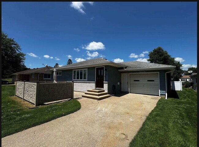 Primary Photo - 812 W 4th St