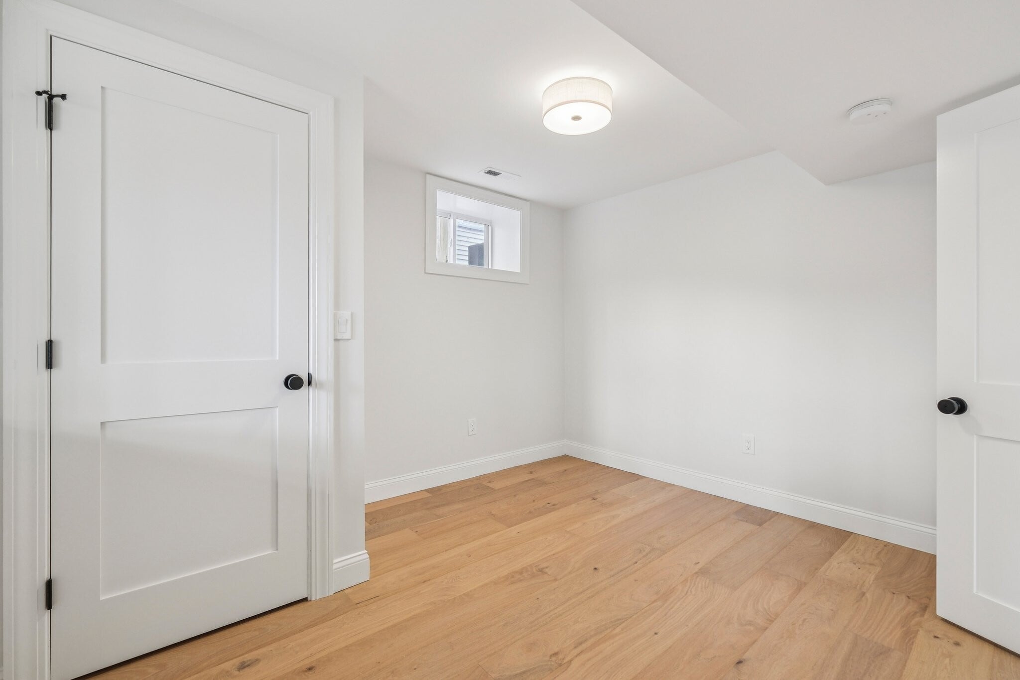 Building Photo - 34 Larch St