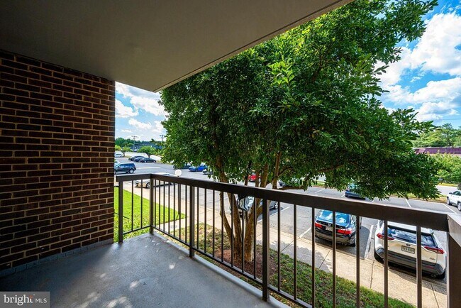 Building Photo - 9728 Kingsbridge Dr
