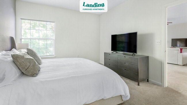 Building Photo - 900 Crowne Park Dr