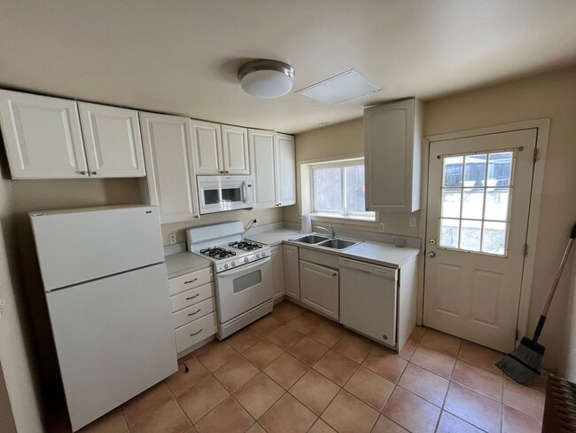 Building Photo - 3 Bedroom Townhouse in Bella Vista