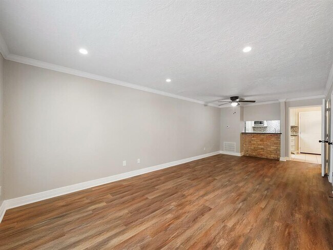 Building Photo - 6402 Del Monte Dr