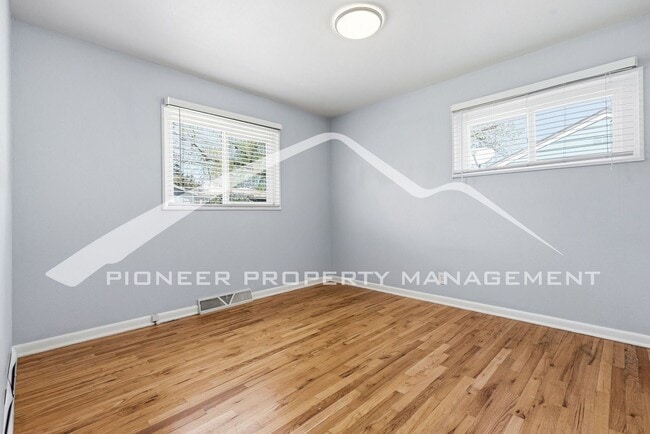 Building Photo - Lovely Single Family Home Fenced in Yard and Central AC