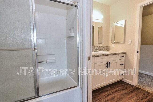 Building Photo - 5820 Alorn Ln