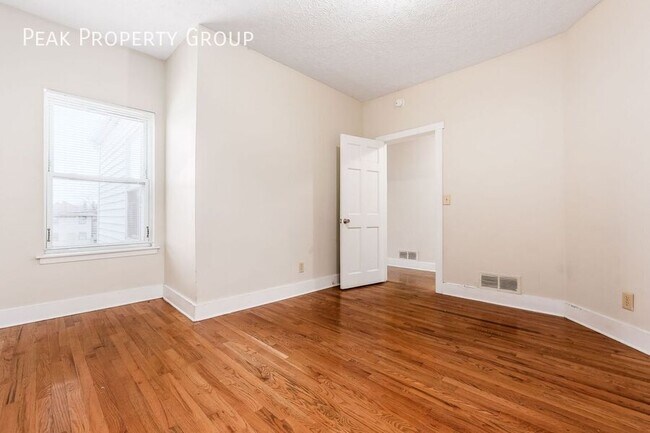 Building Photo - 1369-1371 Summit Street-1371 Summit Street