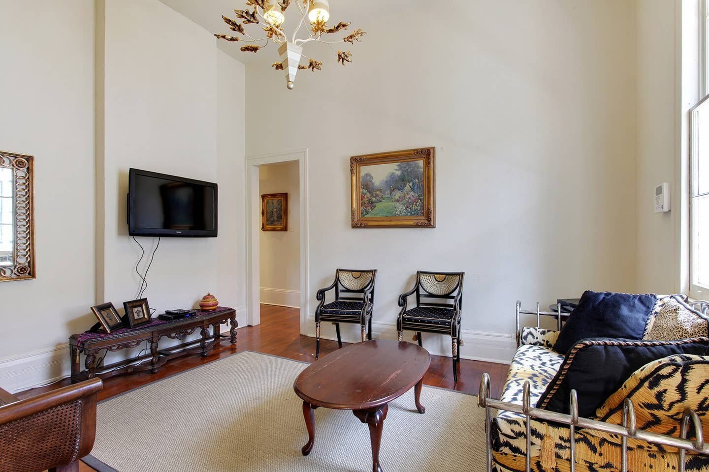 Living Room with Cable TV - 5221 Magazine St