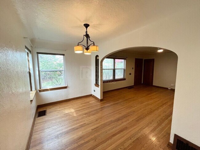 Building Photo - 1400 Willow St